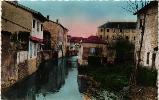 Chatillon-sur-Chalaronne Les bords de la Chalaronne à #ChâtillonsurChalaronne (#Ain)  #CartePostaleAncienne 👉 https://cartorum.fr/carte-postale/179219/chatillon-sur-chalaronne-chatillon-sur-chalaronne-les-bords-de-la-chalaronne