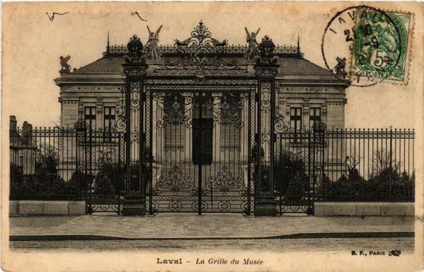 Laval La Grille du Musée à #Laval (#Mayenne)  #CartePostaleAncienne 👉 https://cartorum.fr/carte-postale/492818/laval-laval-la-grille-du-musee