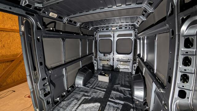 Laderaum mit Armaflex an einigen Stellen.