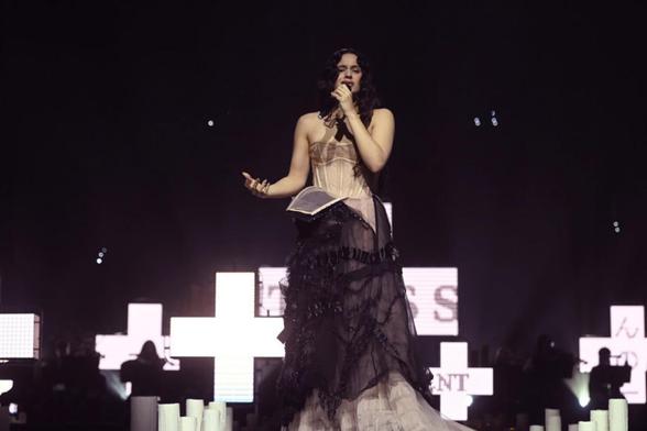 Rosalía, durante su actuación en LOS40 Music Awards Santander 2025 (EFE/ LOS40)