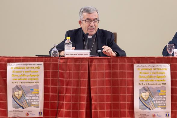 El presidente de la Conferencia Episcopal Española, Luis Argüello, este lunes en Las Palmas de Gran Canaria, durante unas jornadas del Instituto Superior de Teología de las Islas Canarias.