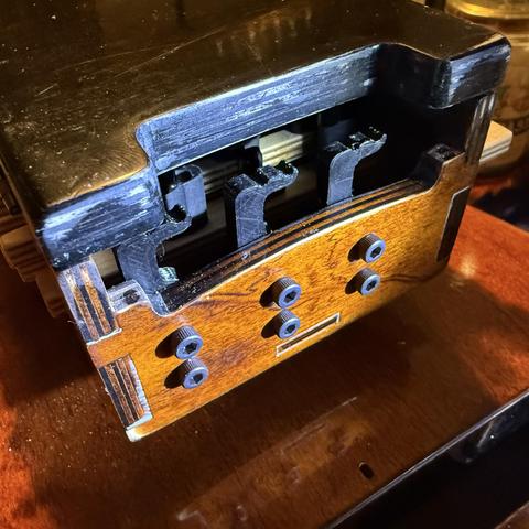 Detail photo of the melody mutes at the end of the key box.