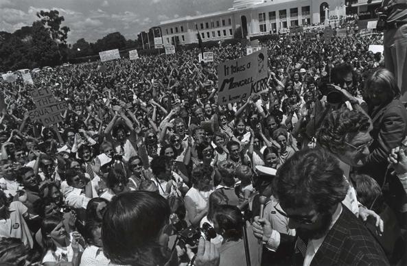Crowd at 1975, Canberra impromptu press conference by PM Gough Whitlam.