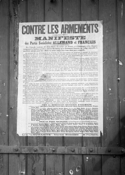Reproduction d'une affiche pacifiste des socialistes allemands et français contre l'armement de ces deux pays