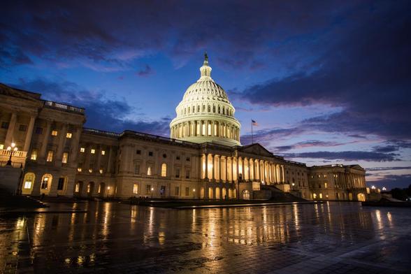 El edificio del Capitolio de Washington, mientras anochece en un día de tormenta, en una imagen de archivo. (Getty Images)
