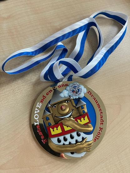 Das Bild zeigt den Sessionsorden der Kölsche Kippa Köpp, des einzigen jüdischen Karnevalsvereins weltweit