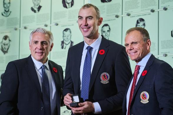 Zdeno Chara honors Bruins legacy during Hall of Fame induction
