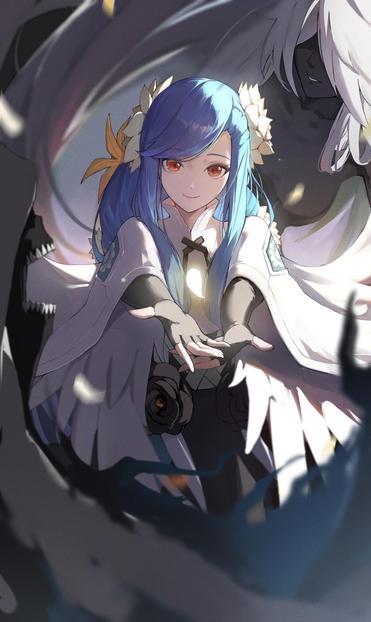 Una chica de estilo anime con largo cabello azul turquesa y ojos anaranjados brillantes sonríe suavemente. Lleva flores blancas en el pelo y un vestido blanco con detalles en negro, como un lazo en el pecho y guantes sin dedos. Está arrodillada o agachada, con las manos extendidas hacia adelante, como ofreciendo algo, y una luz dorada emana de ellas. A su alrededor, la imagen está dominada por sombras oscuras. A su derecha y detrás, emerge una figura alta y sombría con largo cabello blanco, cuyo rostro oscuro insinúa una sonrisa. A su izquierda, formas dentadas y oscuras parecen garras o elementos de un ser monstruoso. La escena crea un fuerte contraste entre la luminosidad y serenidad de la chica y el misterio o la oscuridad que la rodea.