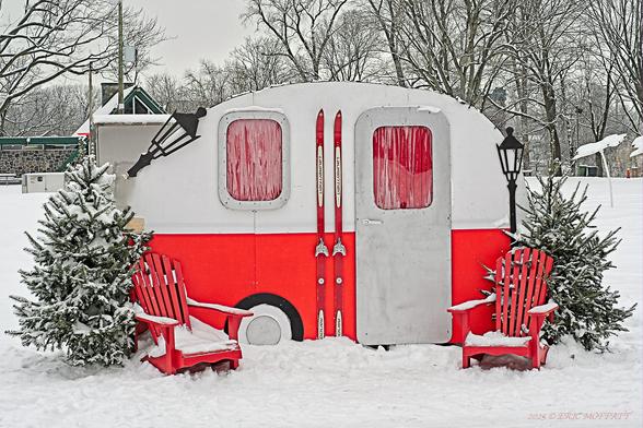 petite roulotte de camping en hiver