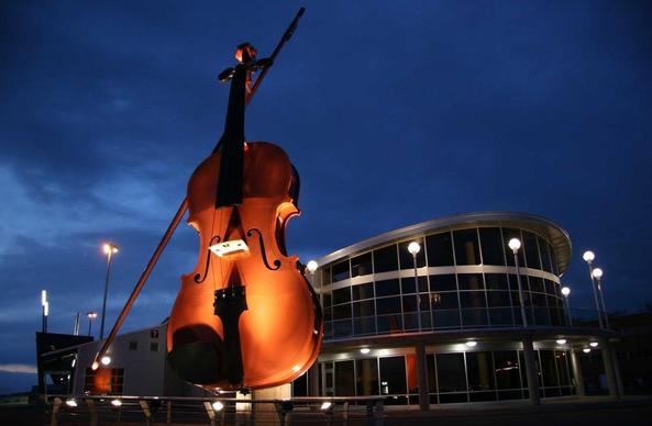 le plus grand violon du monde