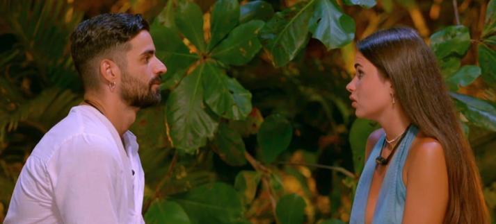 Lorenzo y Nieves, en la primera hoguera de las consecuencias de 'La isla de las tentaciones'. / Mediaset