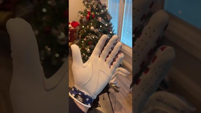 Don’t settle for a boring golf glove