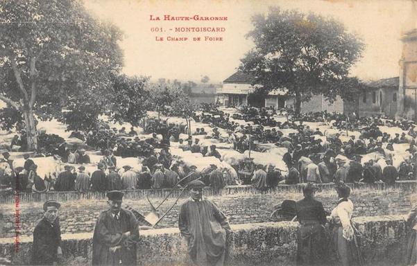 Montgiscard - Le Champ De Foire à #Montgiscard (#HauteGaronne)  #CartePostaleAncienne 👉 https://cartorum.fr/carte-postale/933051/montgiscard-montgiscard-le-champ-de-foire