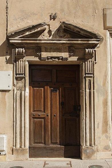 Immeuble à #Nancy (#MeurtheEtMoselle) Construction XVIIe siècle. La porte y compris le vantail en menuiserie : inscription par arrêté du 20 septembre 1946.
Suite 👉 https://monumentum.fr/monument-historique/pa00106203/nancy-immeuble
#Patrimoine #MonumentHistorique
Photo CC-BY-SA 4.0 : Grandmou