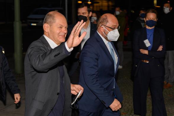 Olaf Scholz und Markus Schulz vor dem Gespräch Scholz' mit der Letzten Generation.