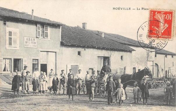 Hoeville - La Place à #Hoéville (#MeurtheEtMoselle) #CartePostaleAncienne 👉 https://cartorum.fr/carte-postale/933027/hoeville-hoeville-la-place