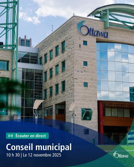 En arrière-plan, l'hotêl de Ville d'Ottawa. En surimpression, un cercle de texte bleu avec Listen Live dans le coin supérieur droit.
En texte blanc : « Conseil municipal 10 h le 12 novembre 2025 »