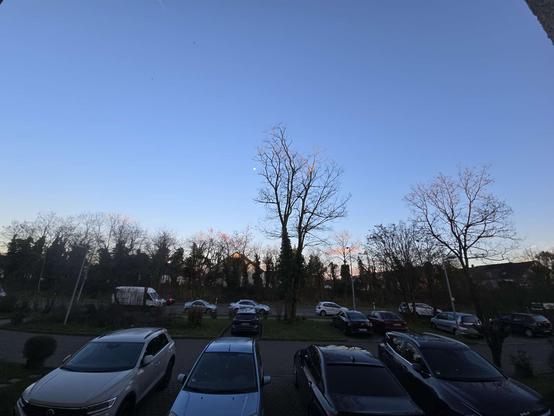 Aussicht auf parkende Autos