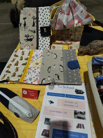 Étal de pochettes en tissus