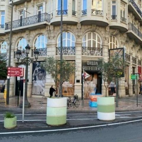 アーバン・アウトフィッターズがスペイン・バレンシアの中心部に新旗艦店をオープン - FashionNetwork 日本