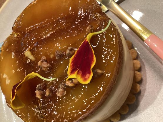 La Camille est arrivée, mais le Dominique est encore là ! Il s’agit de notre version de la tarte tatin, sans gluten.
#sansgluten #glutenfree #paris #paris18 #pâtisserie #pomme #tatin #tartetatin #caramel #sarrasin #art #artculinaire #photo #cuisinefrançaise