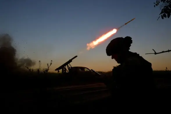 An artilleryman from the special unit Streletskyi Battalion of the Zaporizhzhia police fires a shot from a Partizan rocket launcher near Orikhiv, Zaporizhzhia Oblast, Ukraine, summer 2025. (Dmytro Smolienko / Ukrinform)