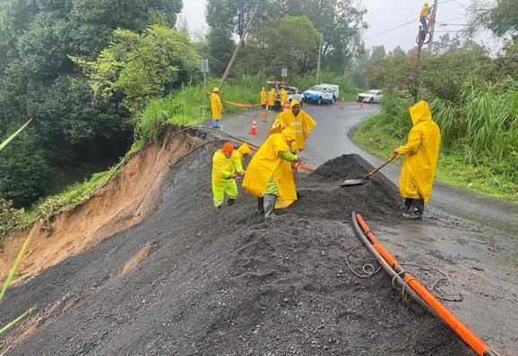 Camino afectado por inundacion