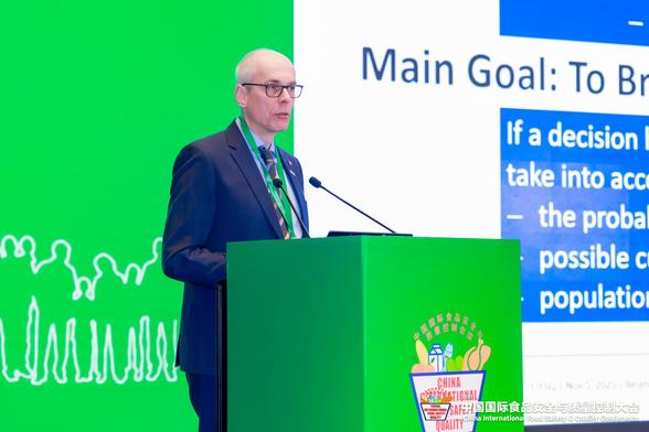 Professor Dr. Matthias Greiner, Leiter der Abteilung Exposition am BfR, sprach bei der Konferenz.