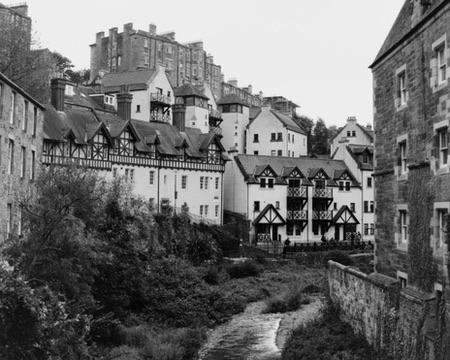Yashica MAT124G | Cinestill BWXX 250 | Shot at 400 + Med Yellow Filter | Developed in XTOL
Looking down the Water of Leith from a small bridge