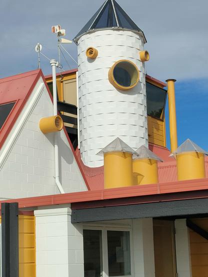 Airport building in Whakatane, Aotearoa New Zealand. It looks like a surprised chicken