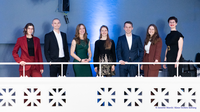 Gruppenfoto der Preisträgerinnen und Preisträger des KlarText-Preises für Wissenschaftskommunikation 2025 von der Klaus Tschira Stiftung.