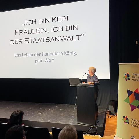 Anne Overlack erzählt vom außergewöhnlichen Leben der Hannelore König.