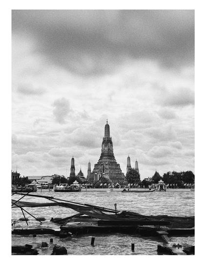 Fotografía del templo Wat Arun Ratchawararam desde el otro lado del Río.