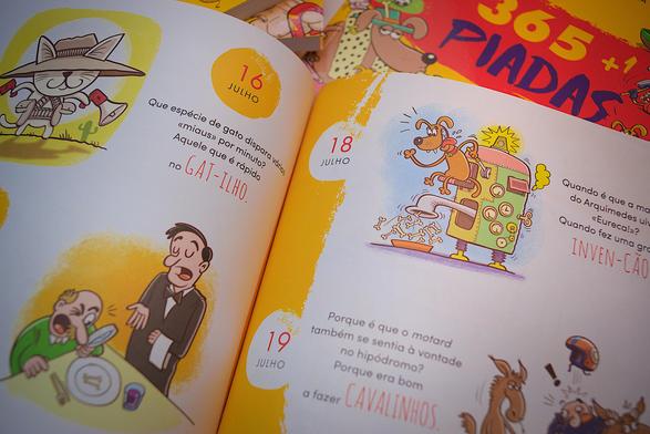 Foto com algumas piadas do interior do livro