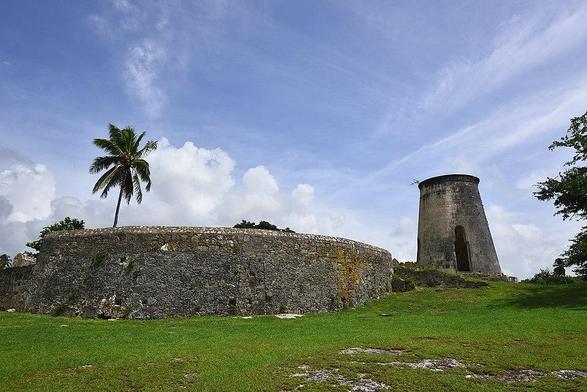 Moulin Murat à #GrandBourg (#Guadeloupe) Le moulin à vent de l'habitation Murat porte la date 1814, inscrite dans un cartouche situé sur la clef de voûte de la baie principale. Il servait au broyage de la canne...
Suite 👉 https://monumentum.fr/monument-historique/pa00105880/grand-bourg-moulin-murat
#Patrimoine #MonumentHistorique
Photo CC-BY-SA 4.0 : François FREDERIC