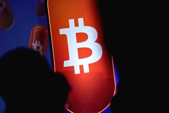 ビットコイン、一段と深まる弱気相場－ETF投資家が8.7億ドル引き揚げ - Bloomberg