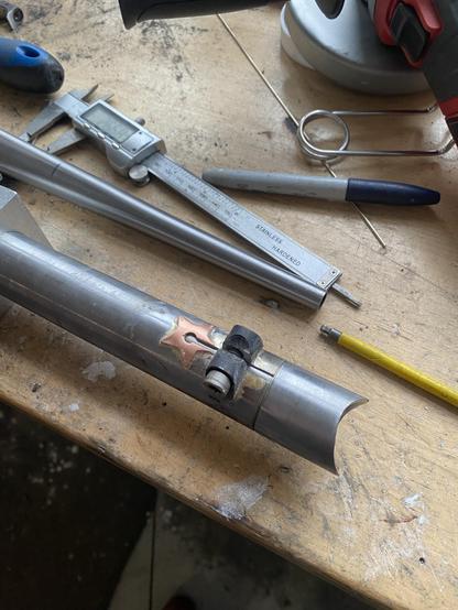 Detail of a splitable bicycle downtube
It uses a stainless steel inner tube and cro-mo outer tubes, with a copper star and a binder bolt