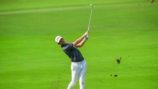 DP World Tour Championship: Daniel Hillier edges closer to PGA Tour as Rory McIlroy closes in on Race to Dubai title