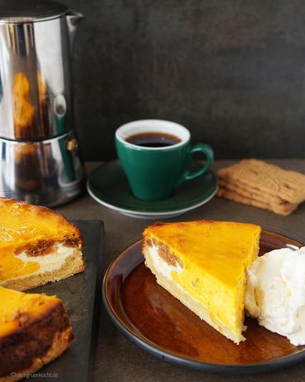 Käse-Kürbistarte mit Spekulatiusbröseln und einem krossen Dinkel-Mürbeteig