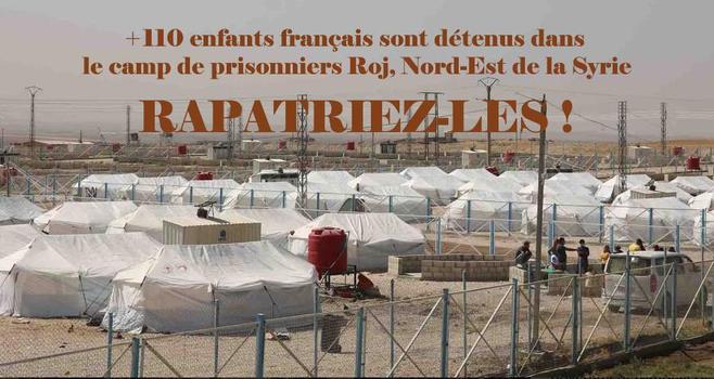 Des tentes dans un camp.