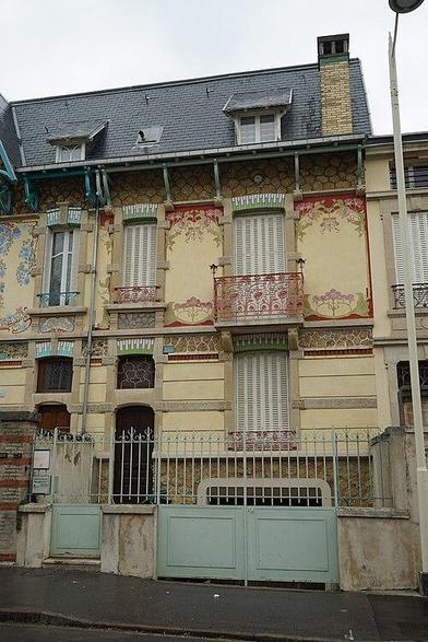 Maison à #Nancy (#MeurtheEtMoselle) Architecture en relation avec l'Ecole de Nancy Construction 1er quart XXe siècle. Façade et toiture sur rue (cad. BS 40) : inscription par arrêté du 4 mai 1994. PAIN César (a...
Suite 👉 https://monumentum.fr/monument-historique/pa00132631/nancy-maison
#Patrimoine #MonumentHistorique
Photo CC-BY-SA 4.0 : G.Garitan