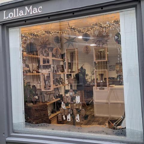 Similar shot to the first, but the interior shop lights are on so the inside of the jewellery shop can be seen.