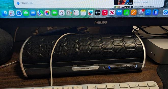 My photo of a Blackweb BT speaker that was on the sidewalk this morning. Works perfectly.