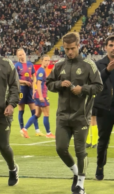 Aitana Bonmati gives a glare to Real Madrid assistant coach.
