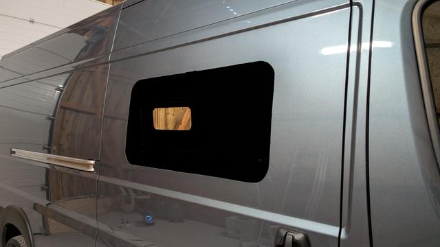 Ausschnitt in der Schiebetür