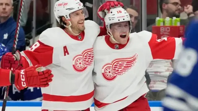 Red Wings could reportedly look to deal away these two veteran forwards