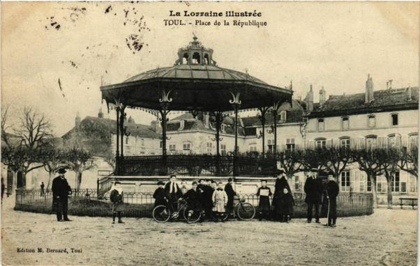 Toul - Place de la Republique à #Toul (#MeurtheEtMoselle) #CartePostaleAncienne 👉 https://cartorum.fr/carte-postale/299016/toul-toul-place-de-la-republique