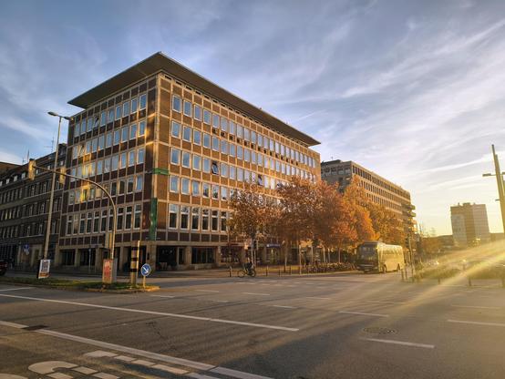 Raiffeisen-Haus in Kiel in der Morgensonne