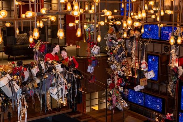 ライフスタイルホテル「THE LIVELY 福岡博多」に、宿泊者以外も楽しめるフラワーアートが登場！期間限定のカフェバーメニューも味わえるクリスマス企画“Souvenir Christmas”を開催 | 株式会社　グローバルエージェンツのプレスリリース