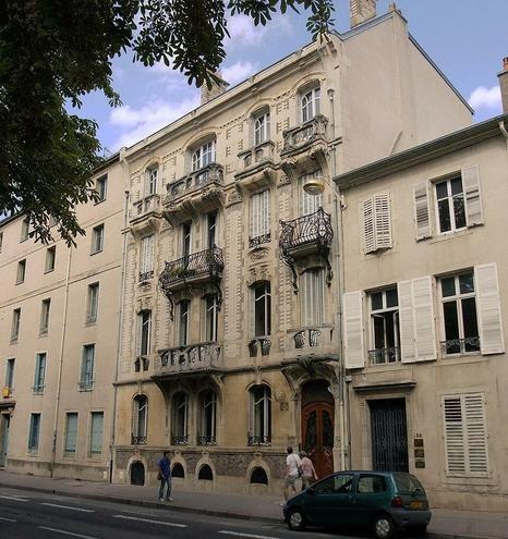 Immeuble à #Nancy (#MeurtheEtMoselle) Construction 1er quart XXe siècle. Façade et toiture sur rue : inscription par arrêté du 15 janvier 1975.
Suite 👉 https://monumentum.fr/monument-historique/pa00106230/nancy-immeuble
#Patrimoine #MonumentHistorique
Photo CC-BY-SA 4.0 : Davitof